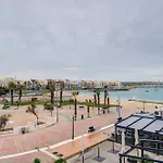 Seaside Family Retreat With Stunning Views Apartament *