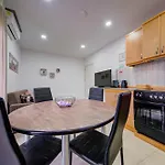 Seaside Family Retreat With Stunning Views Apartament