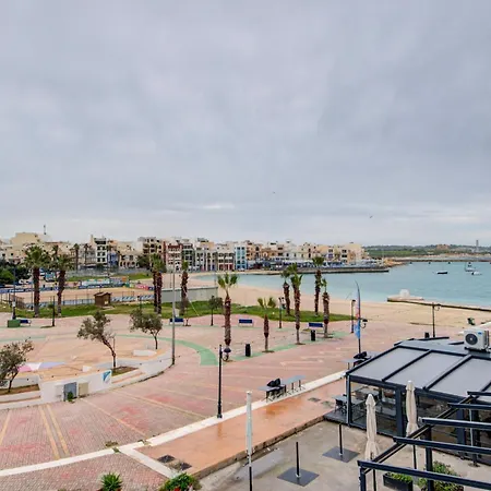 Seaside Family Retreat With Stunning Views Apartment *