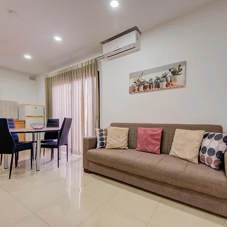 Seaside Family Retreat With Stunning Views Birżebbuġa